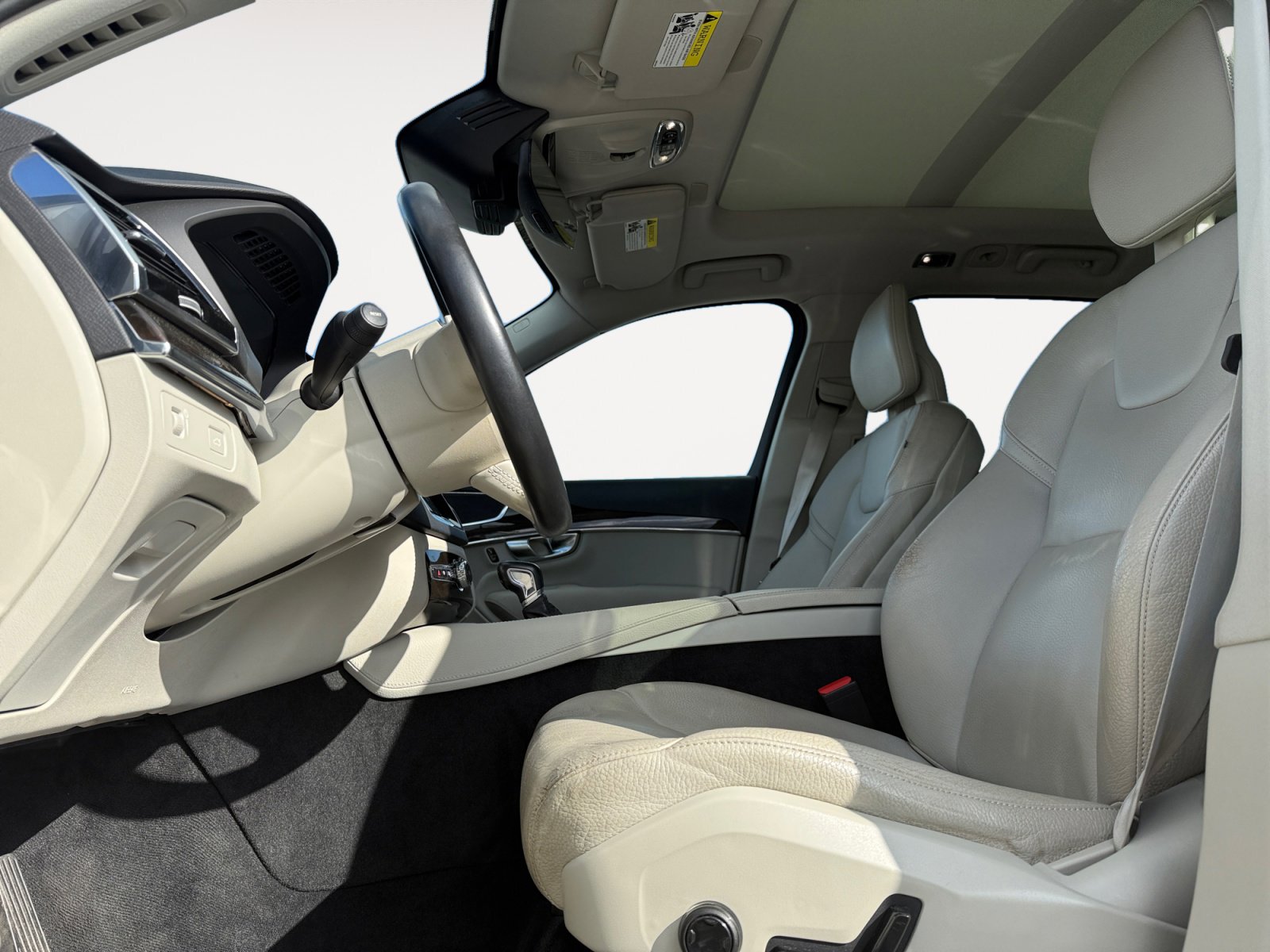 Used 2018 Volvo XC90 T5 Momentum w/ Convenience Package FWD image 9