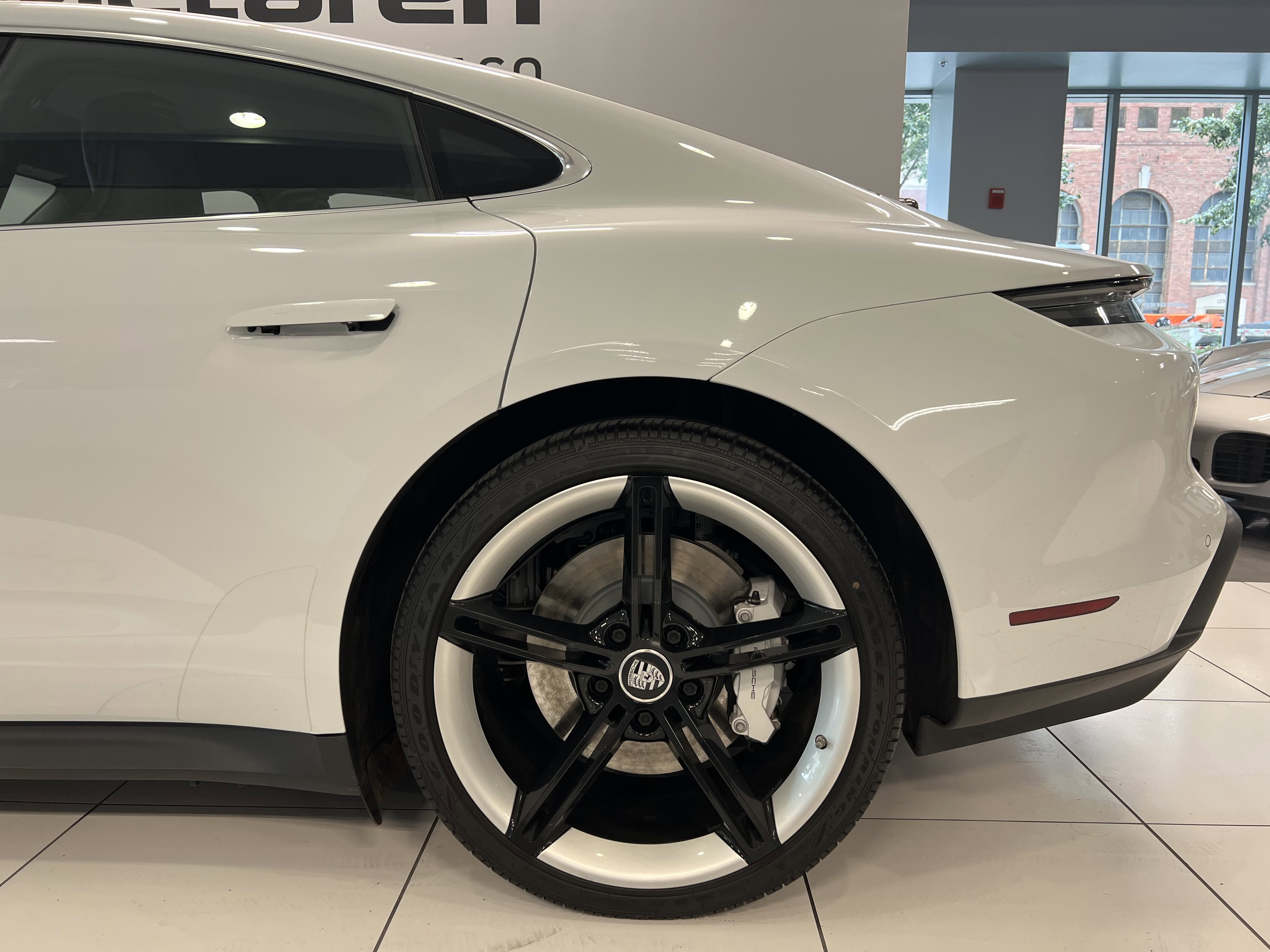 Used 2022 Porsche Taycan 4S image 23