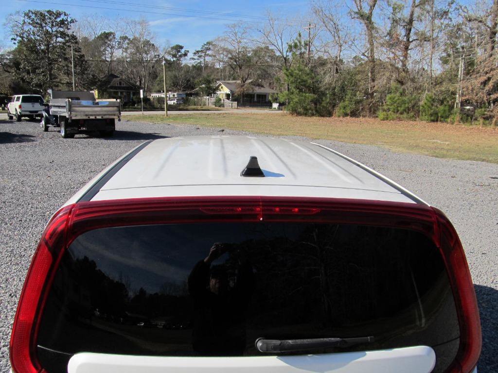 Used 2020 Kia Soul LX image 14