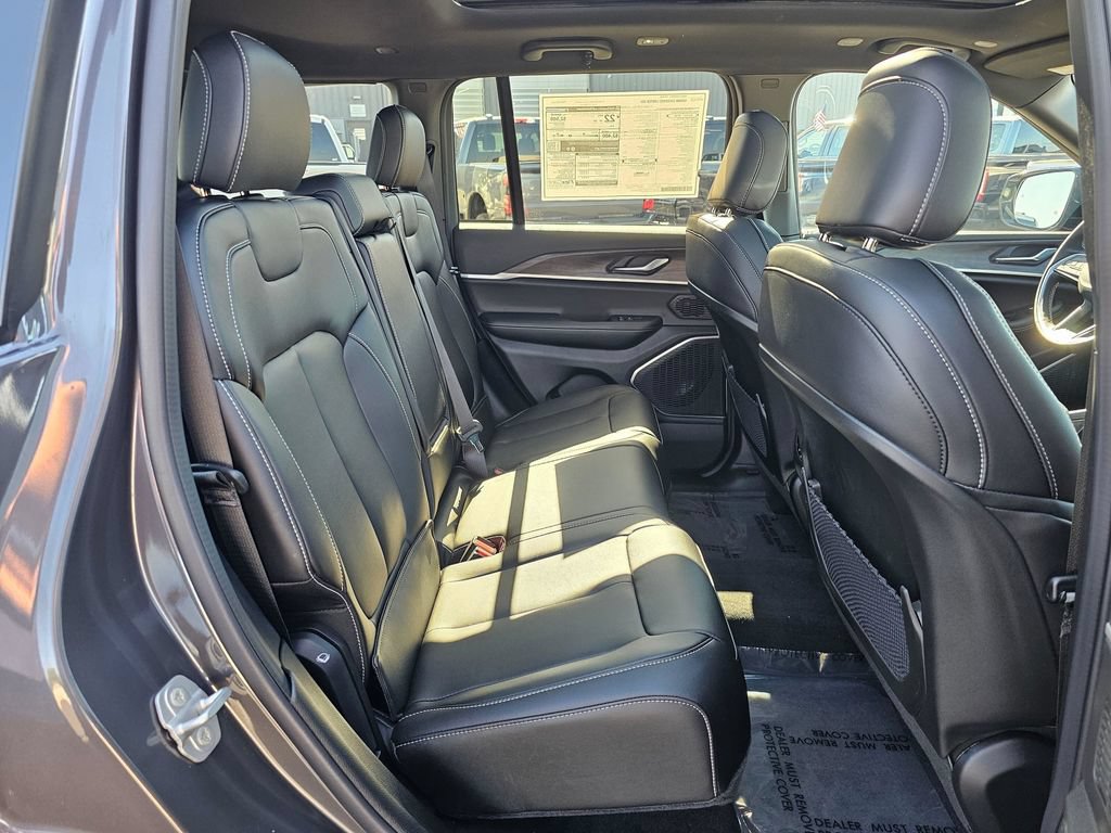 New 2025 Jeep Grand Cherokee Limited w/ Black Appearance Package AWD/4WD image 14