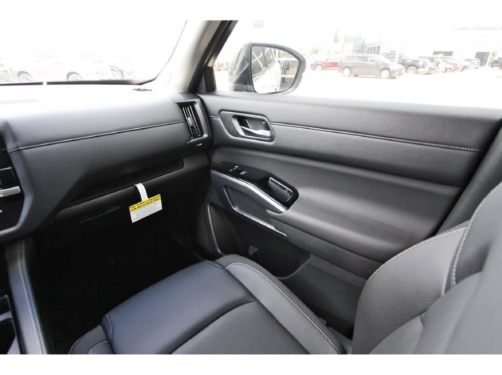 New 2026 Nissan Pathfinder SL w/ SL Premium Package (P04) FWD image 8