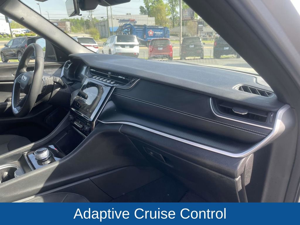 Certified 2025 Jeep Grand Cherokee Laredo X image 15