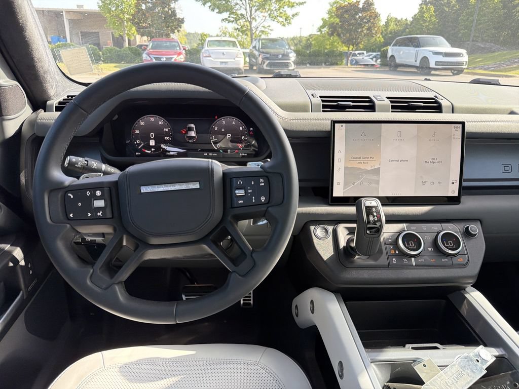 Used 2025 Land Rover Defender 110 V8 AWD/4WD image 4