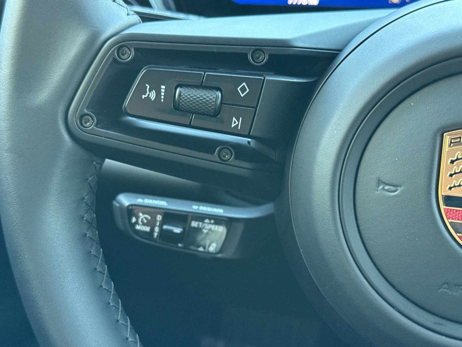 Used 2025 Porsche Macan 4 Electric image 29