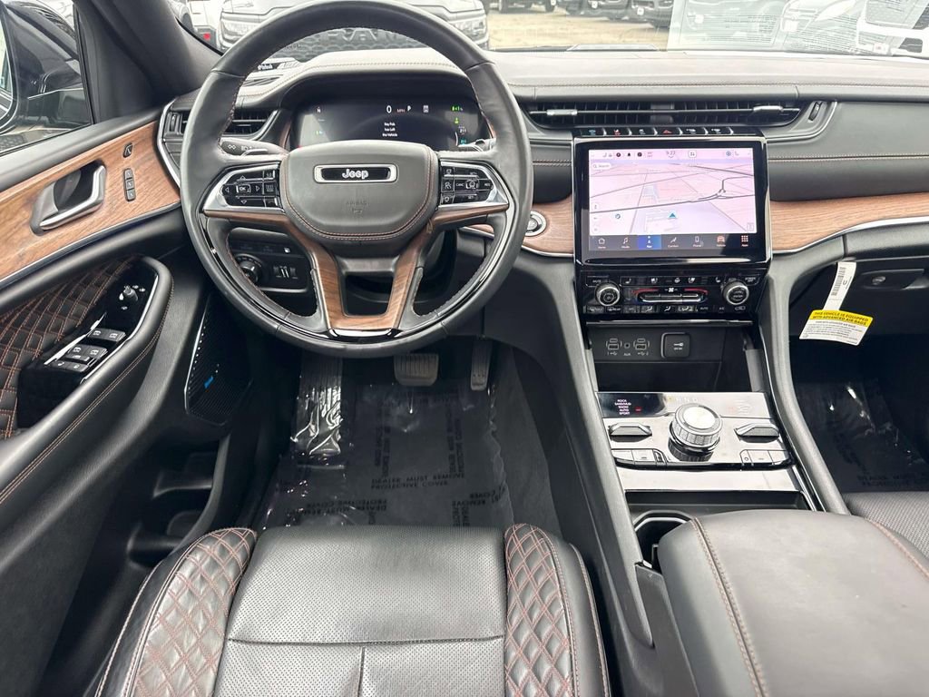 Used 2023 Jeep Grand Cherokee Summit AWD/4WD image 14