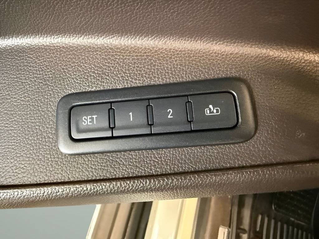 Used 2016 Chevrolet Tahoe LTZ AWD/4WD image 24