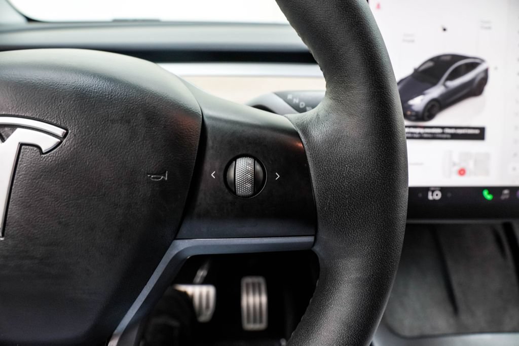 Used 2022 Tesla Model Y Performance AWD/4WD image 34