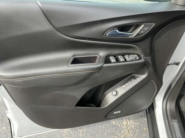 Used 2022 Chevrolet Equinox Premier image 12