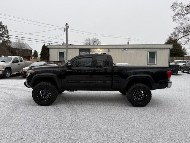 Used 2016 Toyota Tacoma TRD Off-Road w/ Towing Package image 3