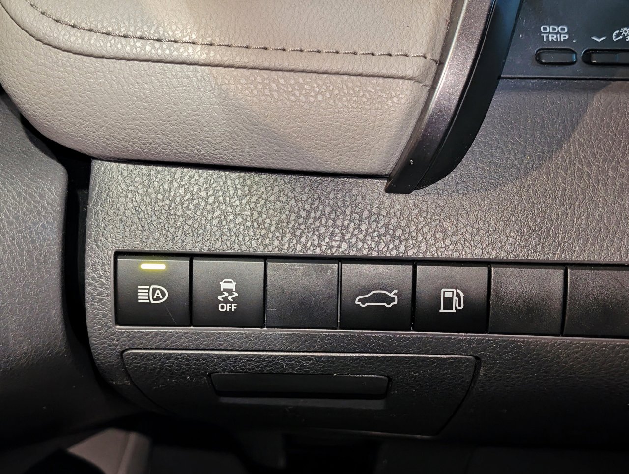 Used 2018 Toyota Camry LE image 39