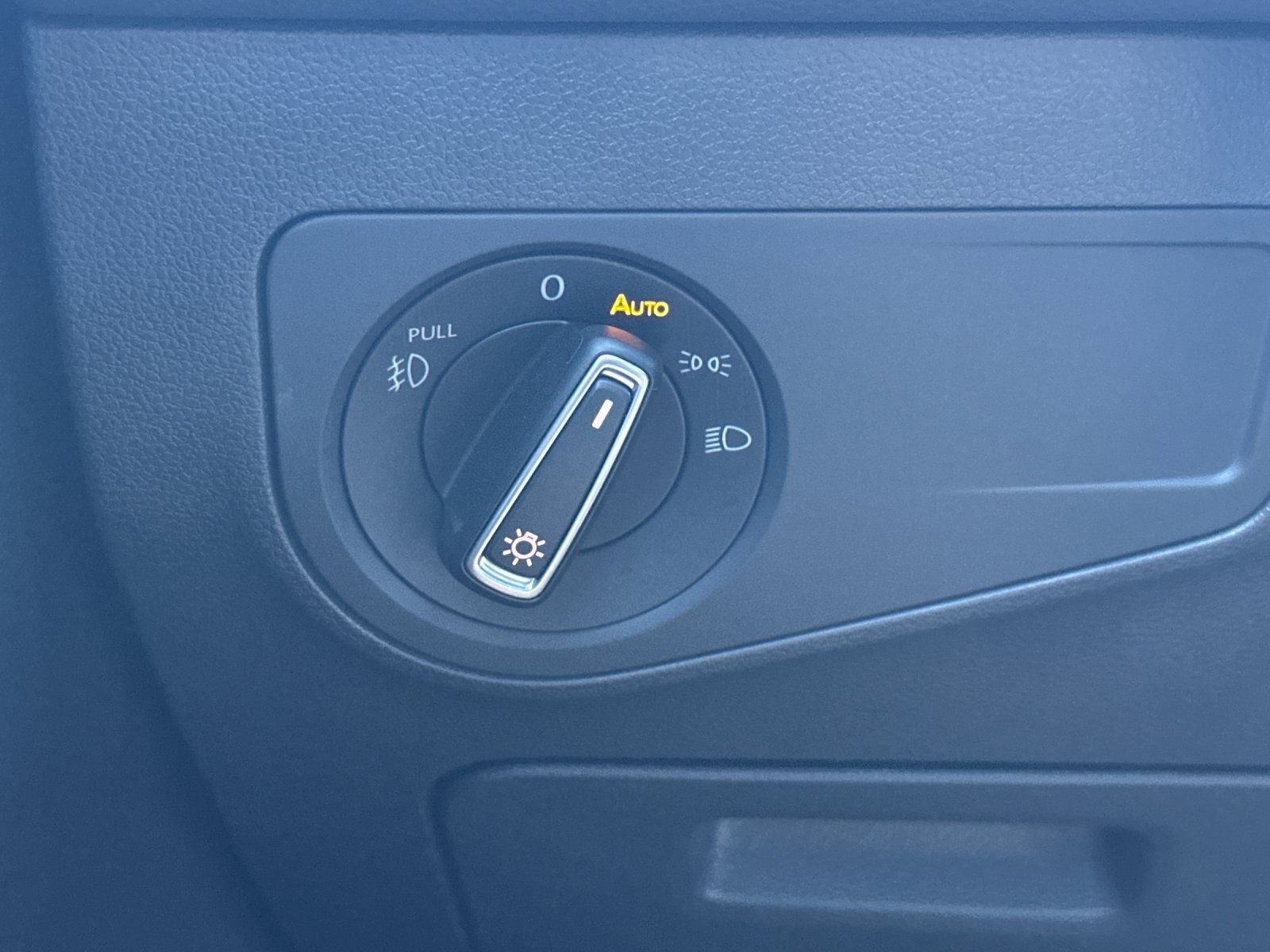 Used 2021 Volkswagen Tiguan SE R-Line image 31