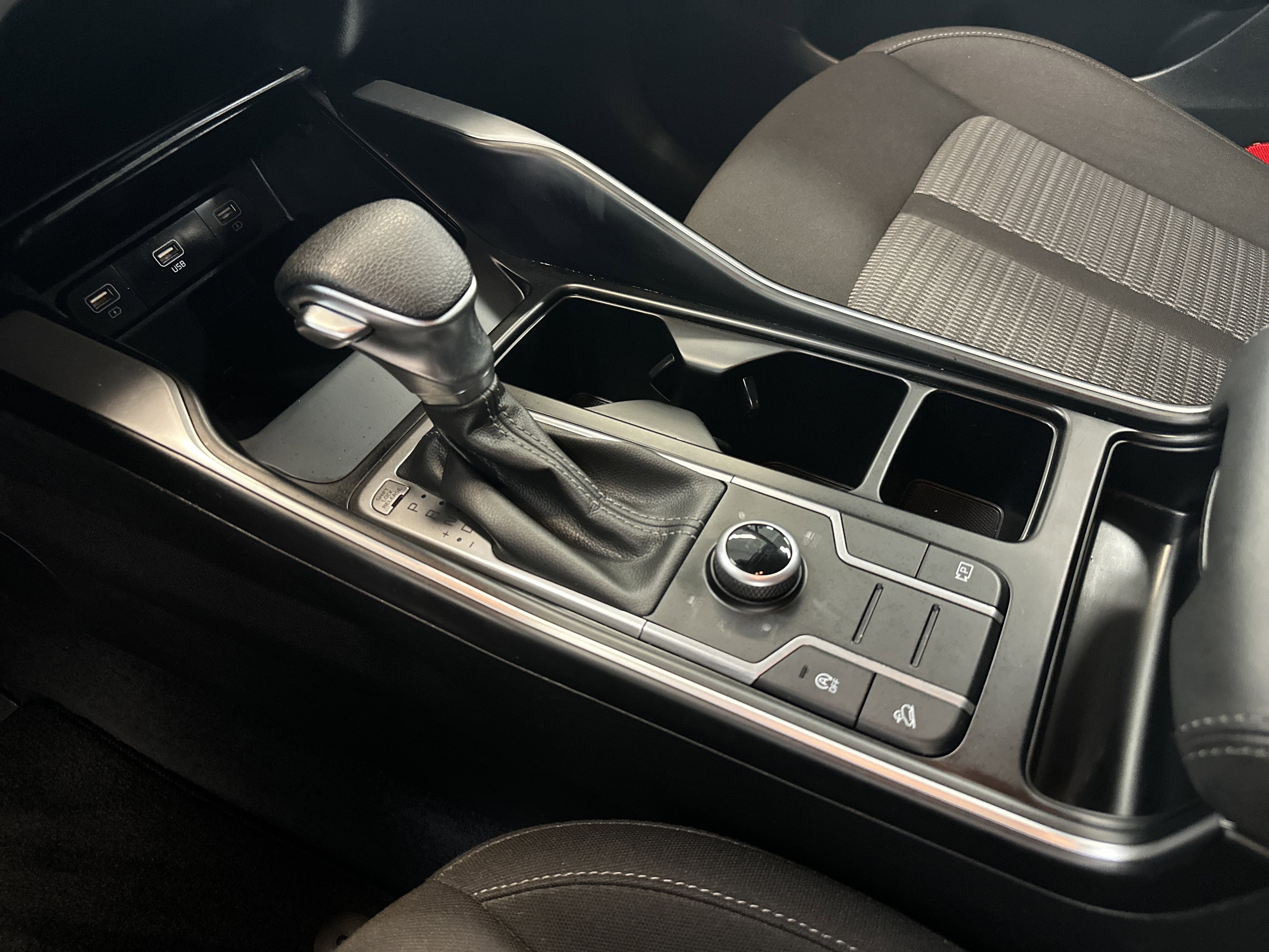 Used 2023 Kia Sorento LX image 29