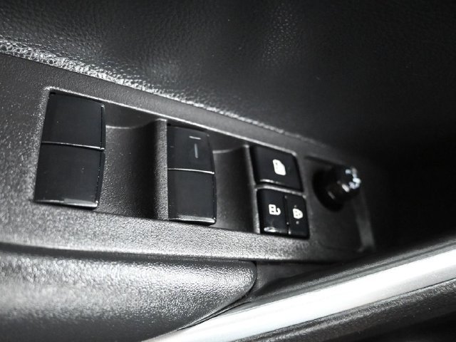 Used 2024 Toyota Corolla Cross LE FWD image 27