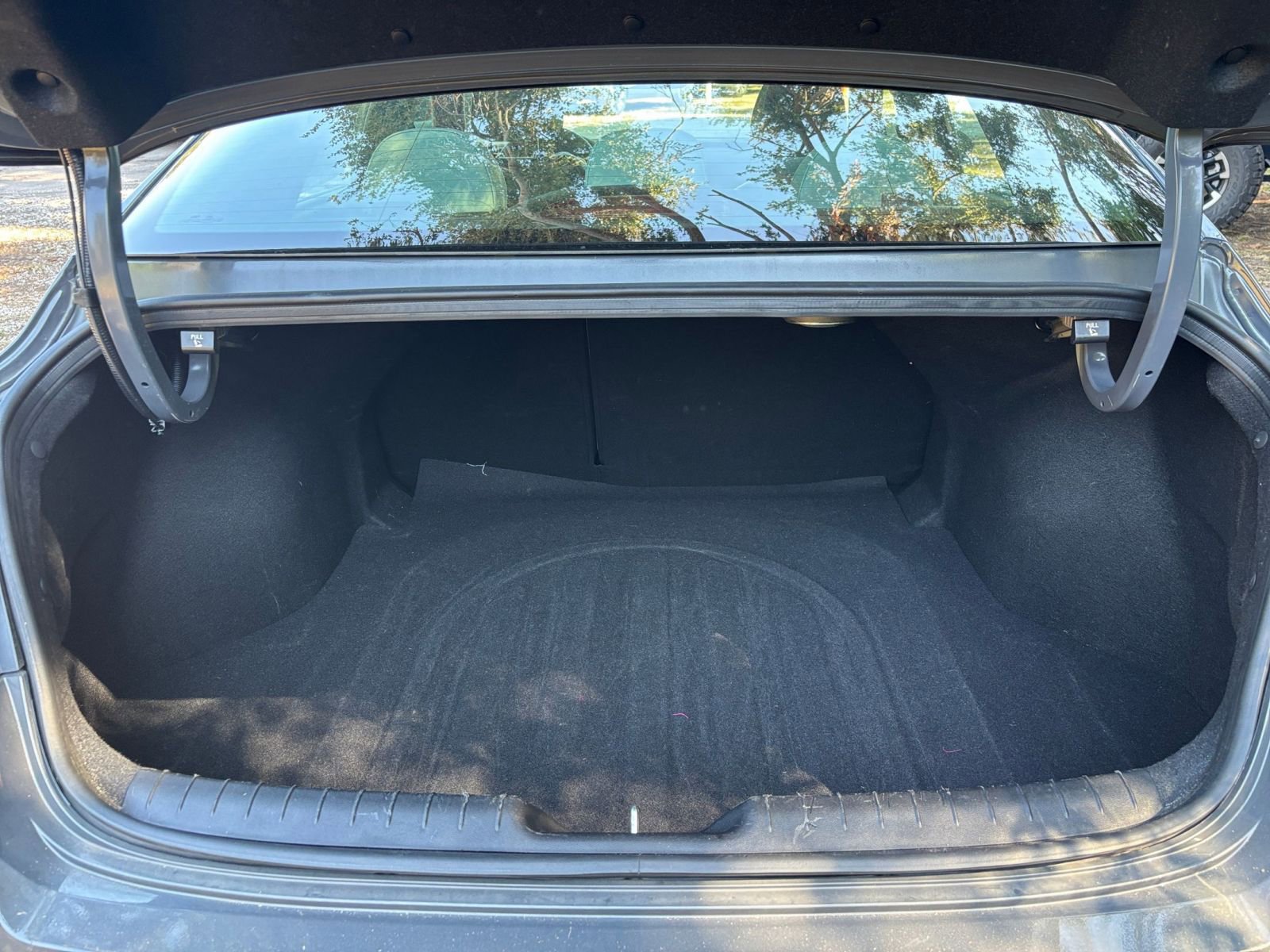 Used 2025 Hyundai Elantra Limited image 32