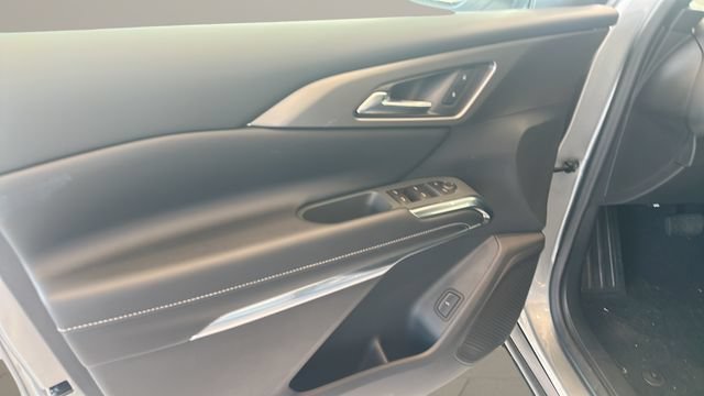 New 2027 Chevrolet Traverse LT w/ Sun and Wheel Package FWD image 9