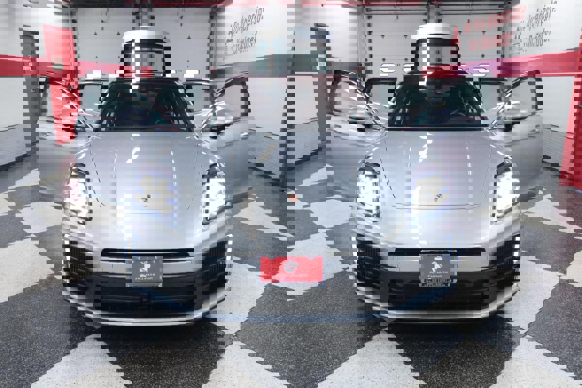 Used 2025 Porsche Panamera image 38