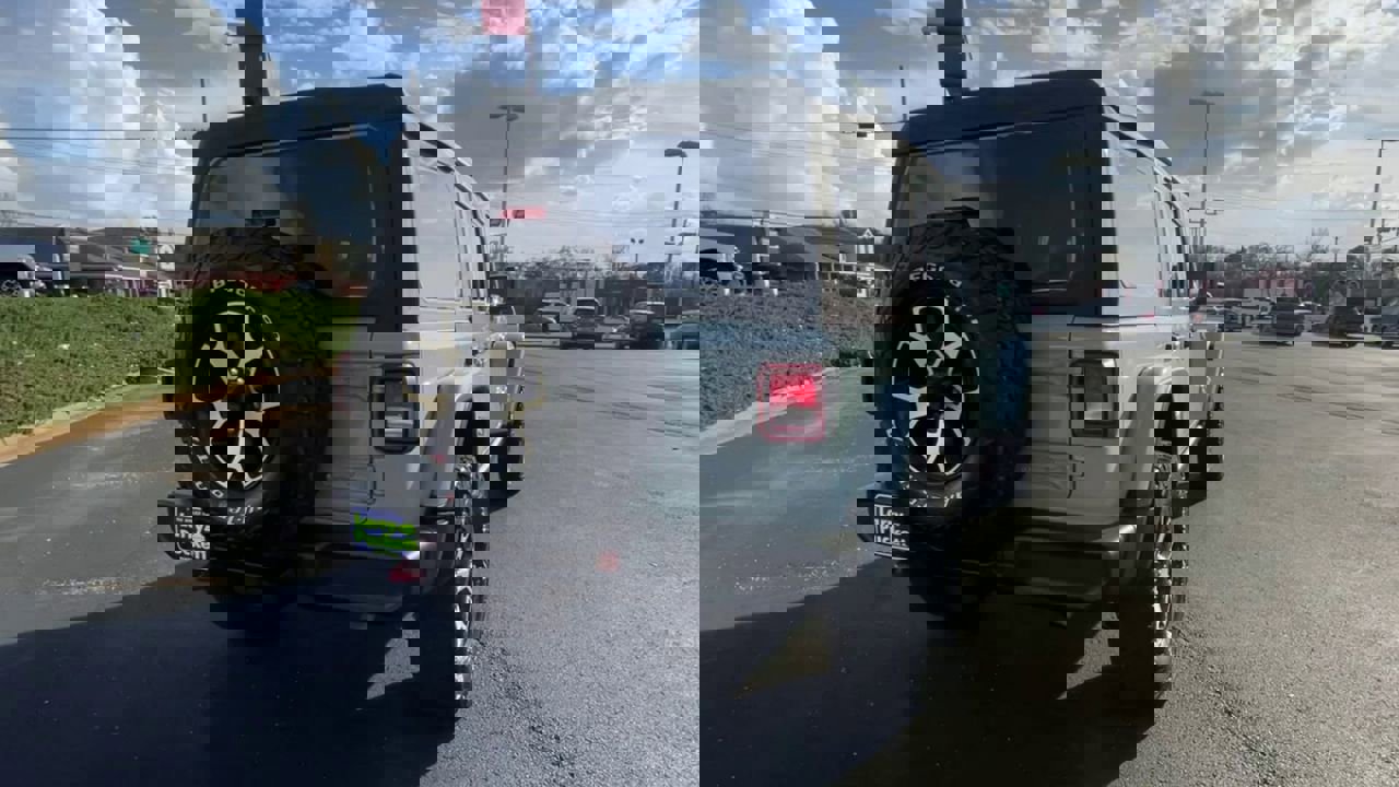 Used 2023 Jeep Wrangler Unlimited Rubicon w/ Cold Weather Group image 8