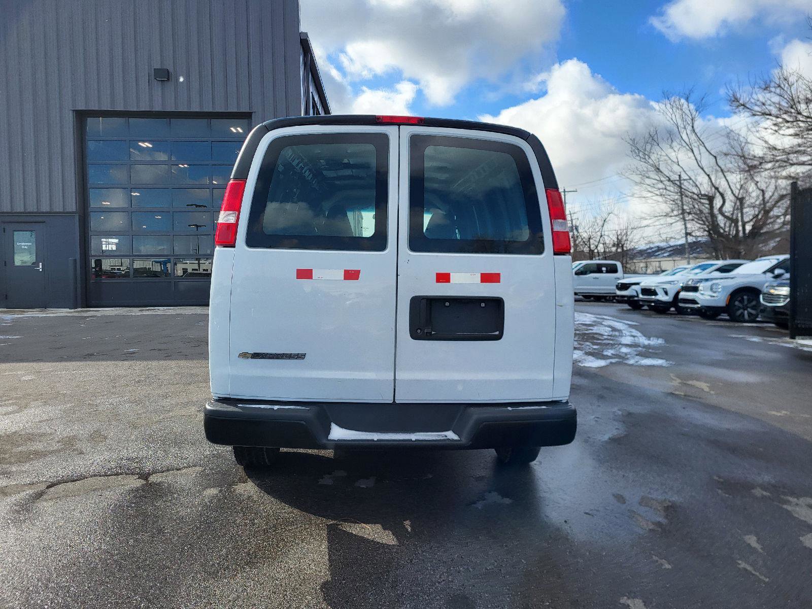 Used 2021 Chevrolet Express 2500 Extended image 4