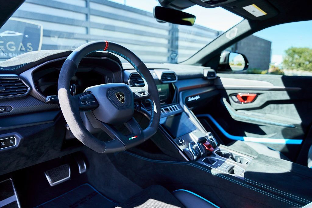 Used 2024 Lamborghini Urus Performante image 2