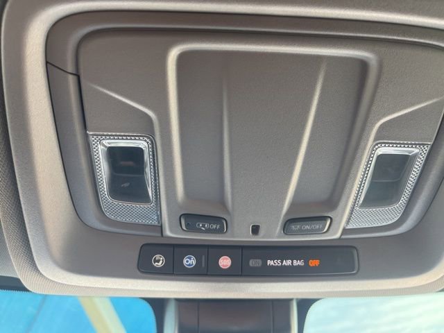 Used 2021 Chevrolet Silverado 2500 Custom w/ Custom Value Package image 16