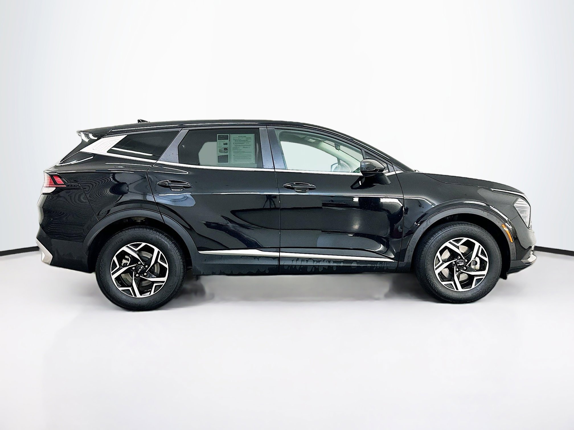 Used 2025 Kia Sportage LX image 10