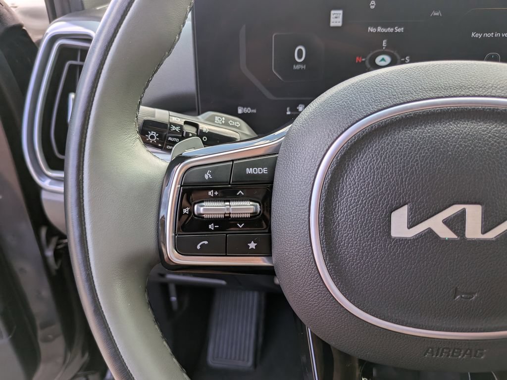 Certified 2025 Kia Sorento SX Prestige w/ Sage Leather Package AWD/4WD image 34