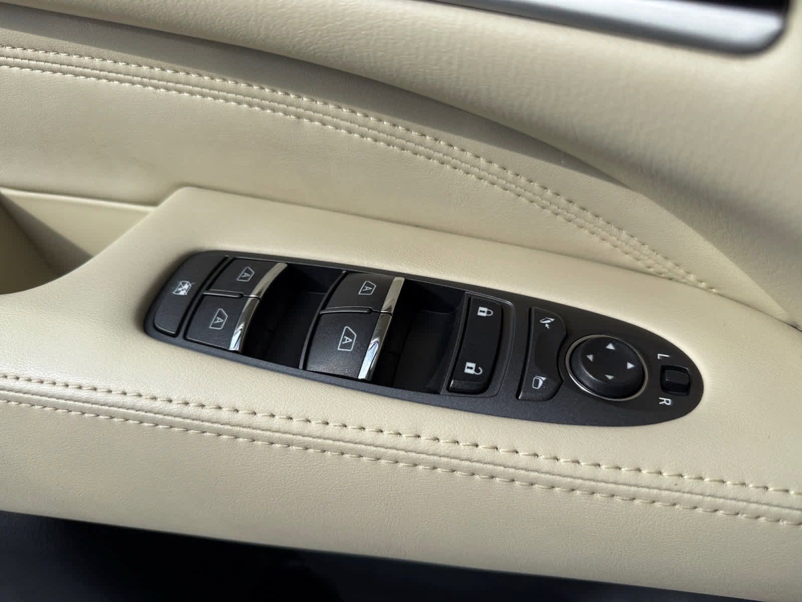 Used 2020 INFINITI QX60 Luxe w/ Essential Package image 24