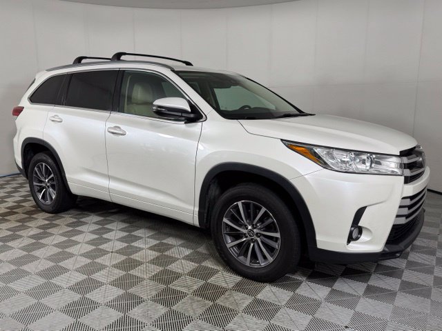 Used 2017 Toyota Highlander XLE w/ Carpet Mat Package FWD image 10