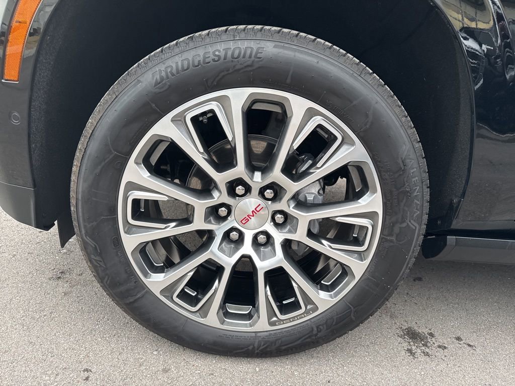 Used 2025 GMC Yukon Denali w/ Sun & Power Step Package image 35