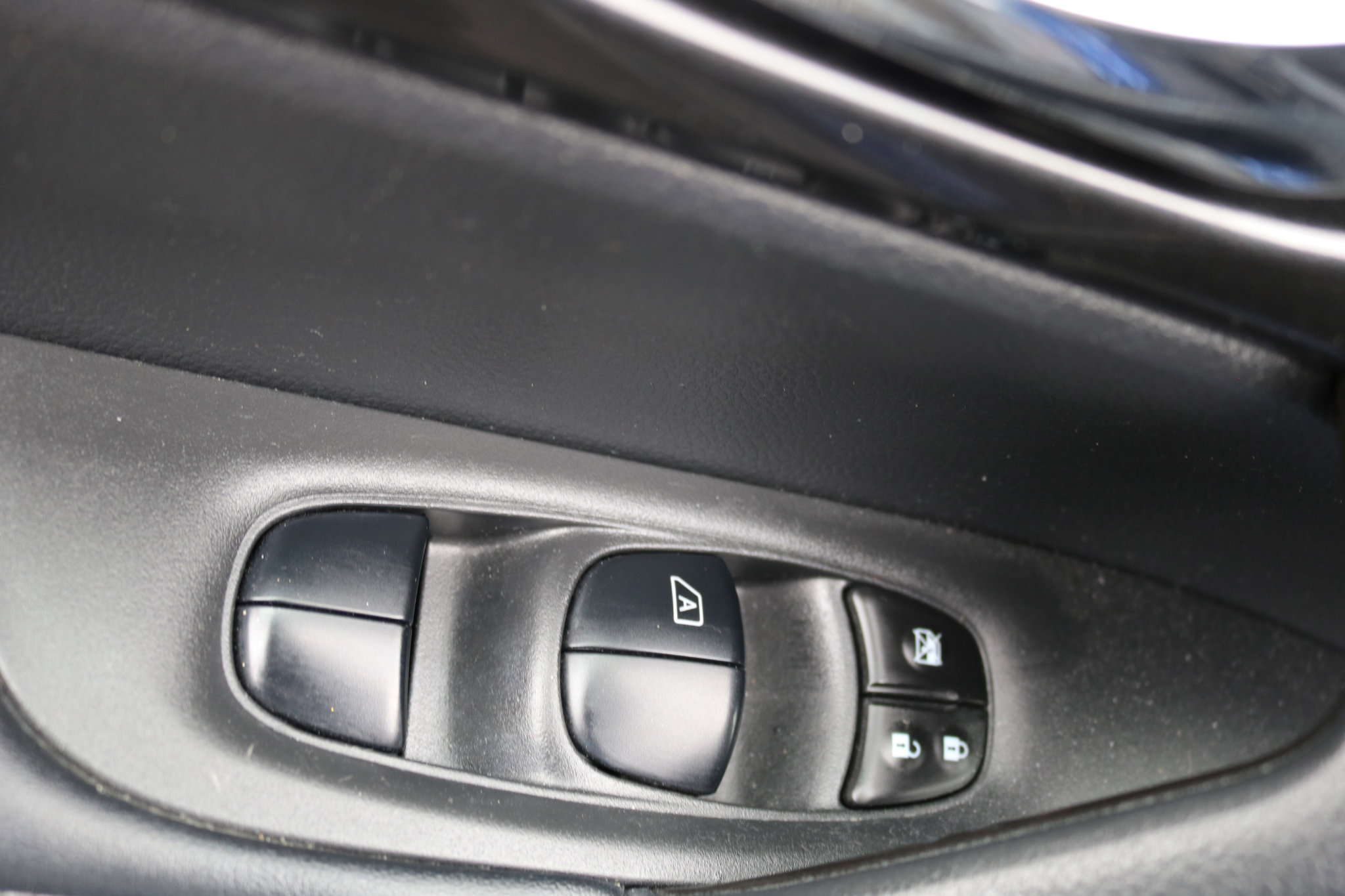 Used 2019 Nissan Rogue SV image 15