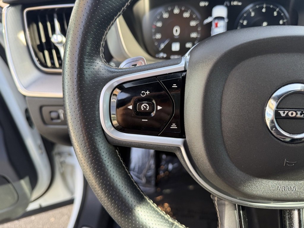 Used 2018 Volvo XC60 T6 R-Design w/ Convenience Package image 17