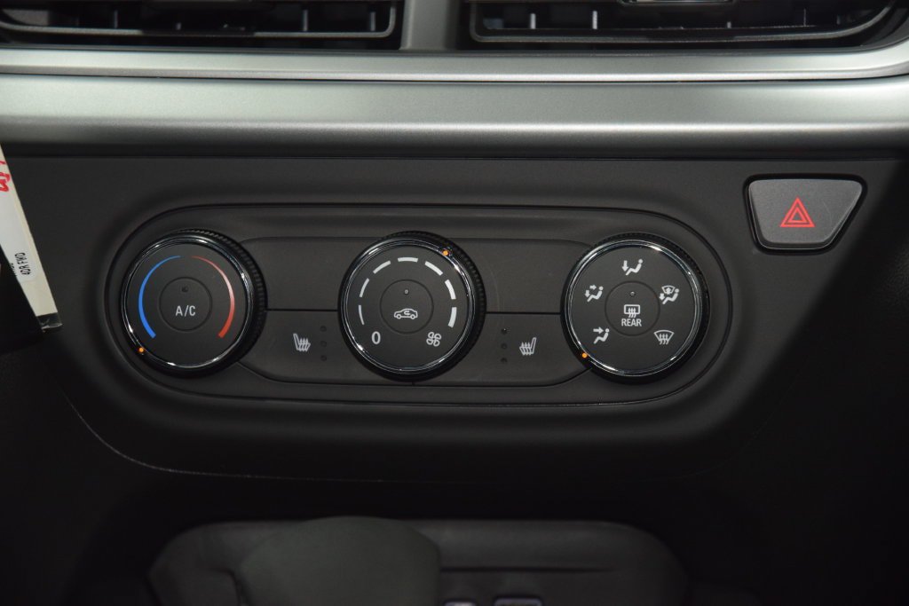 New 2026 Chevrolet Trax RS w/ Sunroof Package FWD image 31