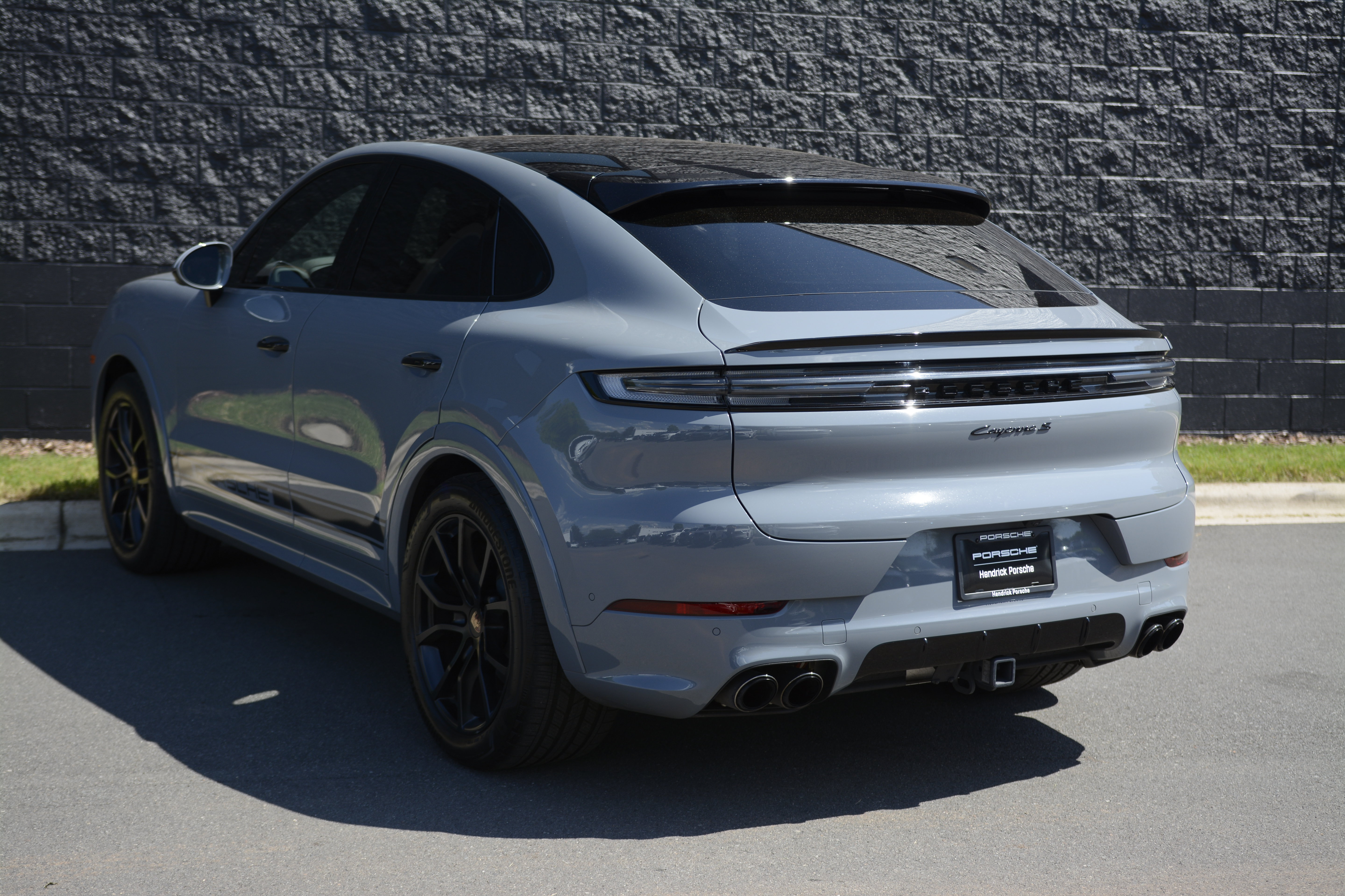 Certified 2025 Porsche Cayenne S AWD/4WD image 3