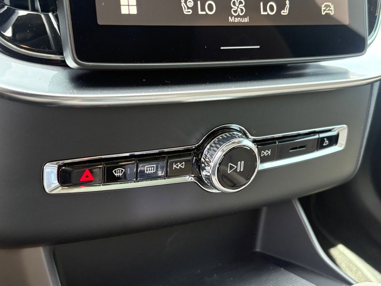 New 2026 Volvo XC90 B5 Ultra w/ Lounge Package image 14