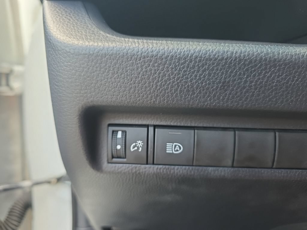 Used 2021 Toyota RAV4 XLE w/ Convenience Package FWD image 17
