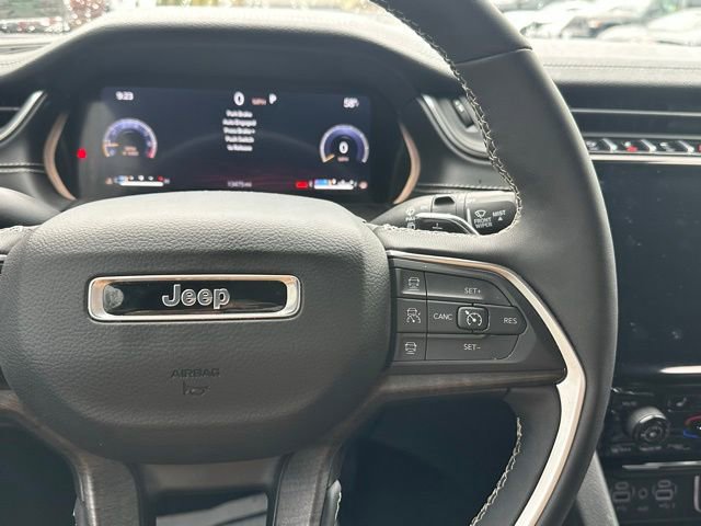 Used 2025 Jeep Grand Cherokee Limited image 23