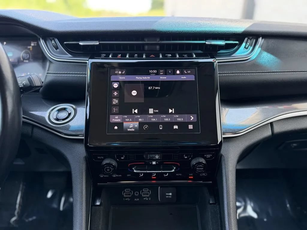Used 2022 Jeep Grand Cherokee L Laredo w/ Luxury Tech Group I RWD image 17