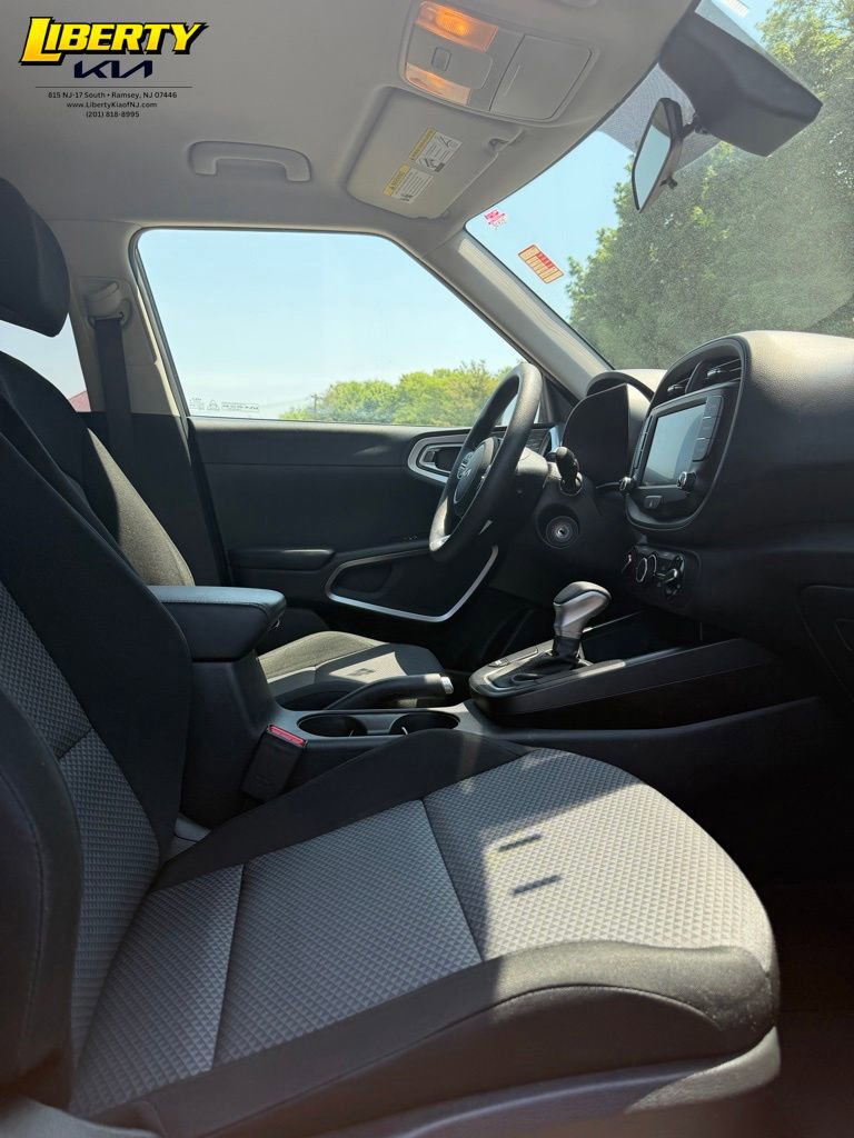 Used 2023 Kia Soul LX FWD image 9