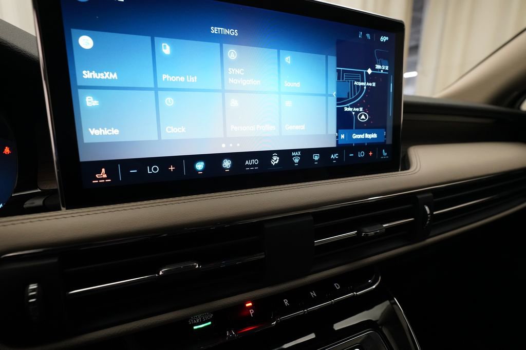 Used 2025 Lincoln Corsair Reserve w/ Towing Package image 21