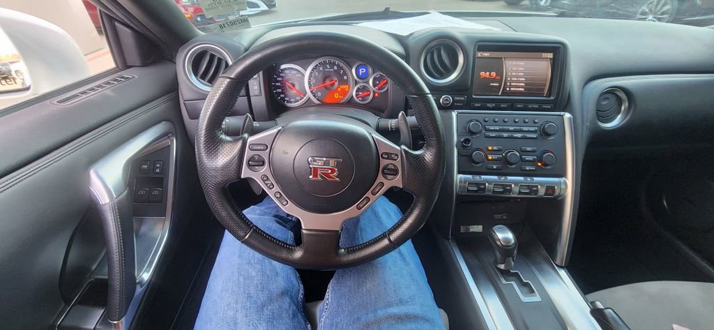 Used 2009 Nissan GT-R Premium image 4