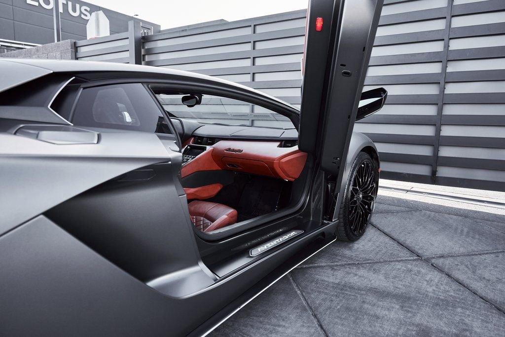 Used 2018 Lamborghini Aventador S image 37