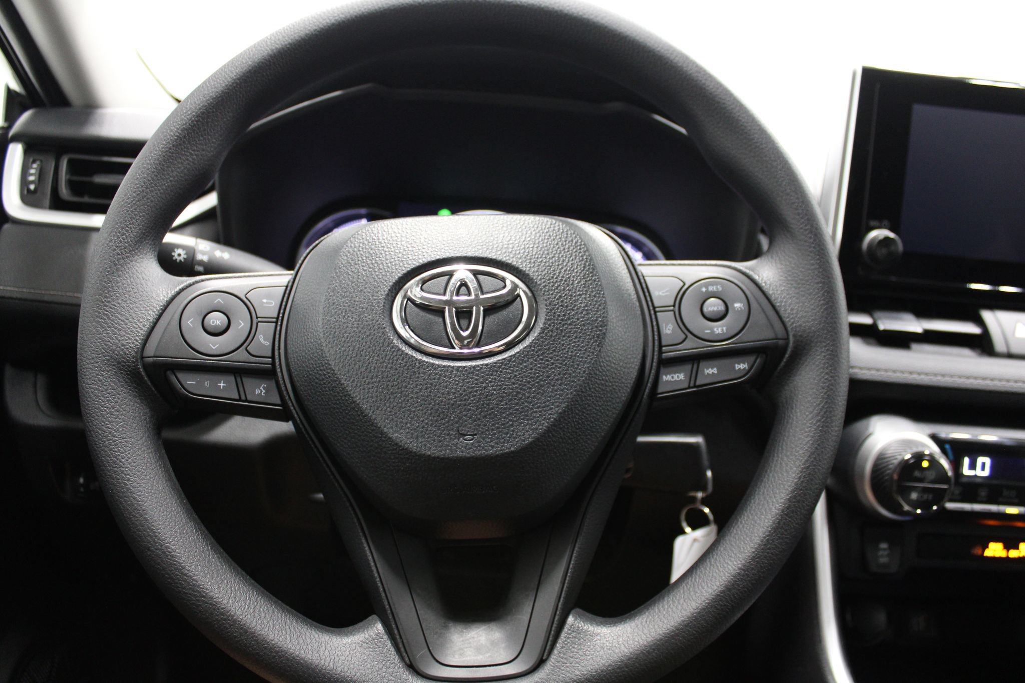 Used 2024 Toyota RAV4 LE AWD/4WD image 29