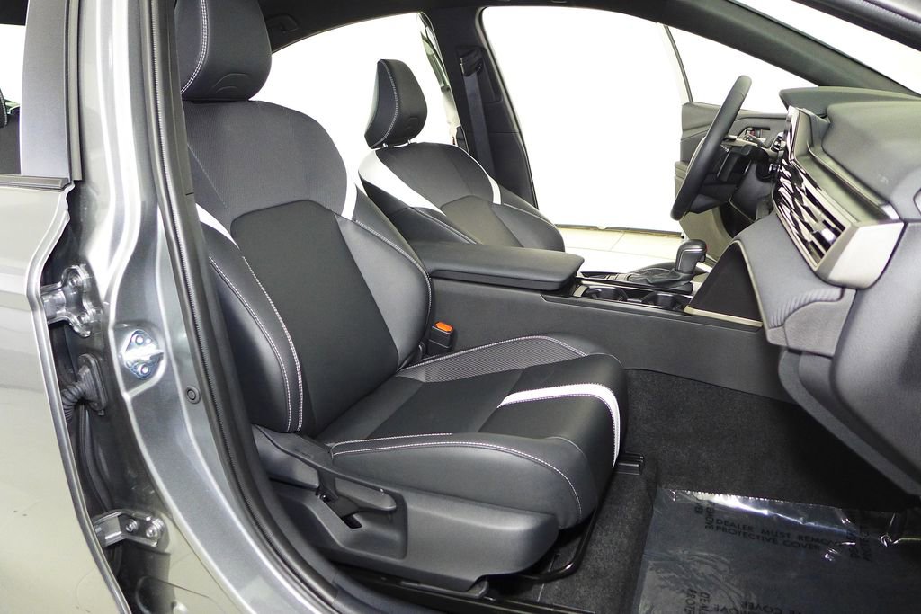 Used 2025 Toyota Camry SE w/ Convenience Package image 18