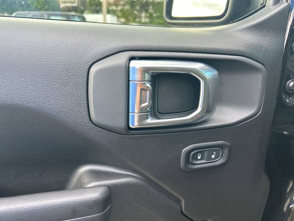 Used 2025 Jeep Wrangler Sport AWD/4WD image 31