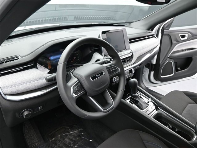 Used 2025 Jeep Compass Sport image 23