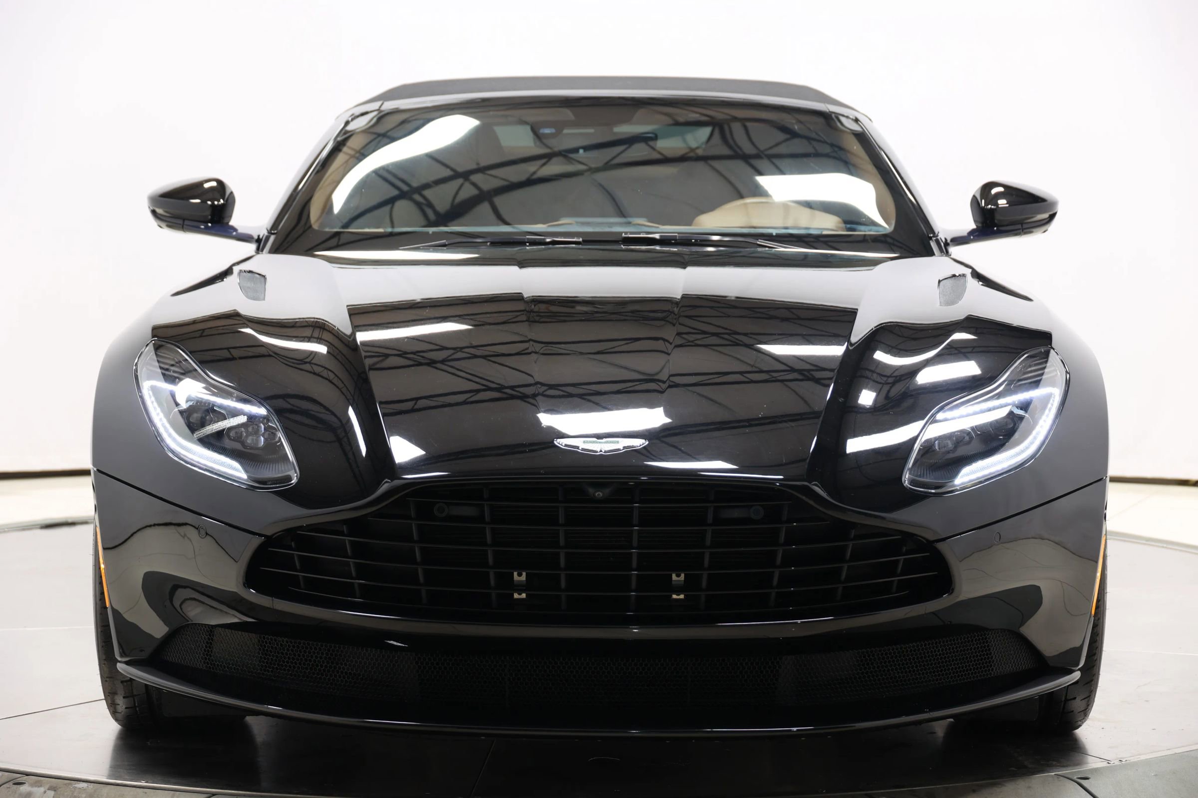 Used 2020 Aston Martin DB11 Volante image 99