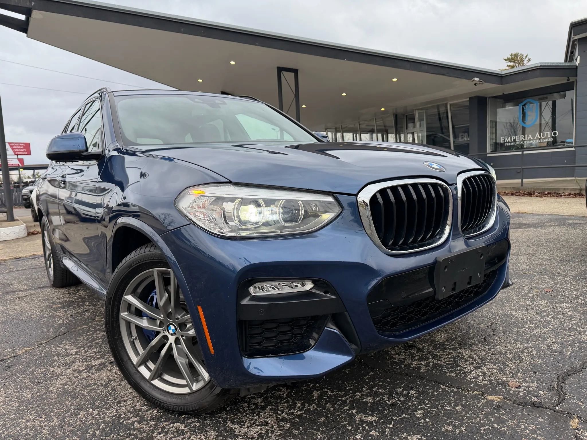 Used 2019 BMW X3 xDrive30i w/ Premium Package Essential image 3