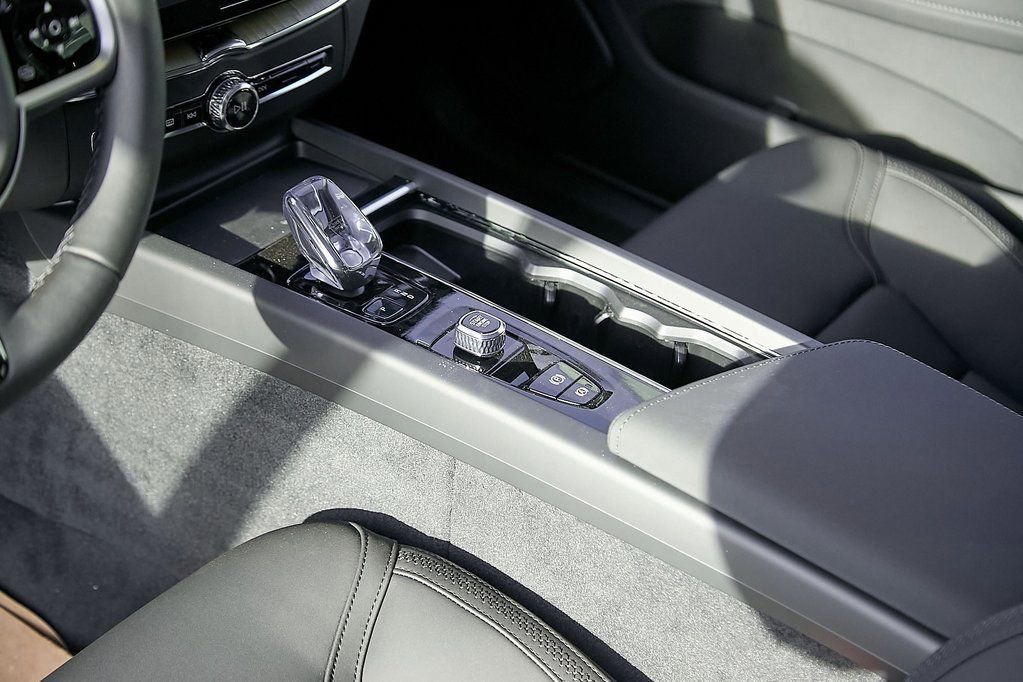 New 2026 Volvo XC60 B5 Plus w/ Climate Package image 17