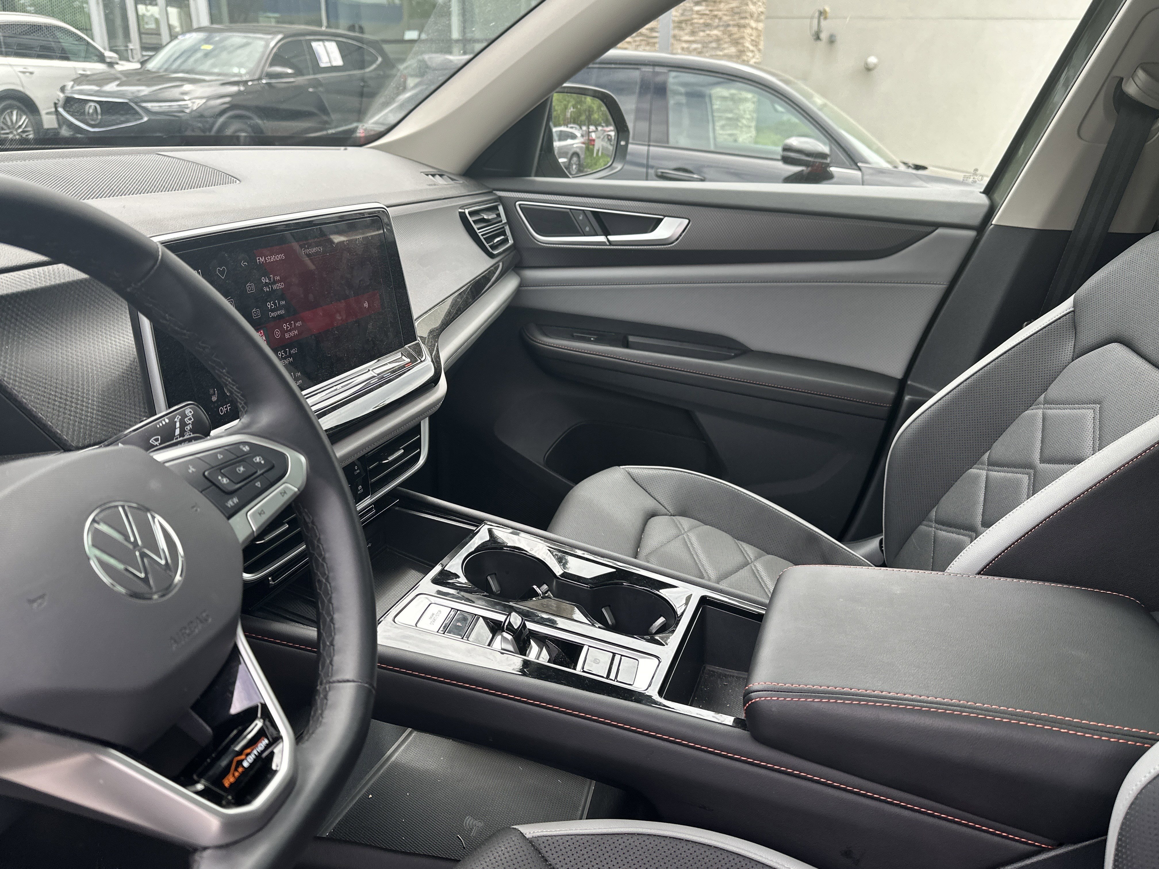 Used 2025 Volkswagen Atlas Peak Edition SE AWD/4WD image 8