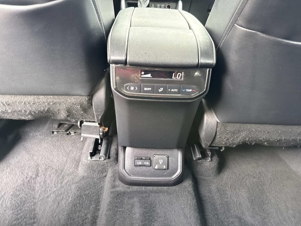 Used 2022 Toyota Highlander Limited FWD image 18